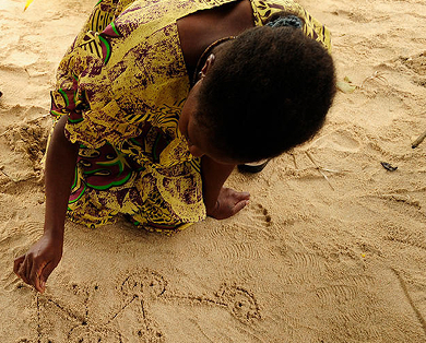Mulher trabalhando em escritório