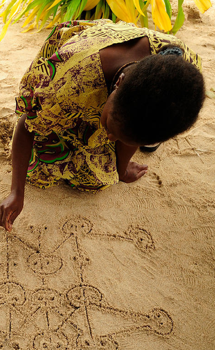 Mulher trabalhando em escritório